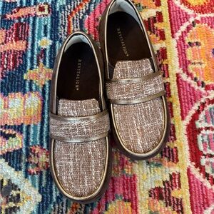 REVITALIGN Women's Brown Tweed Slip-On Loafers